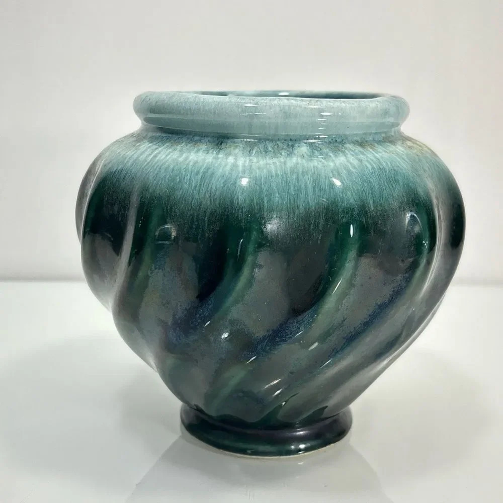 Vintage MCM USA Ceramic Green White Glaze‎ Swirl Urn Vase